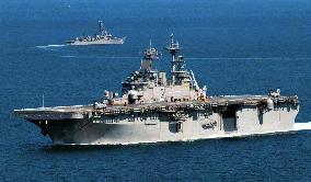 U.S. amphibious assault ship Essex leaves Sasebo